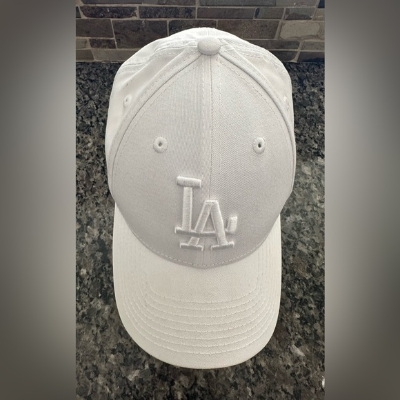 Los Angeles Dodgers Women's Baseball Cap New Era 9FORTY Strapback Hat MLB White - Picture 1 of 9